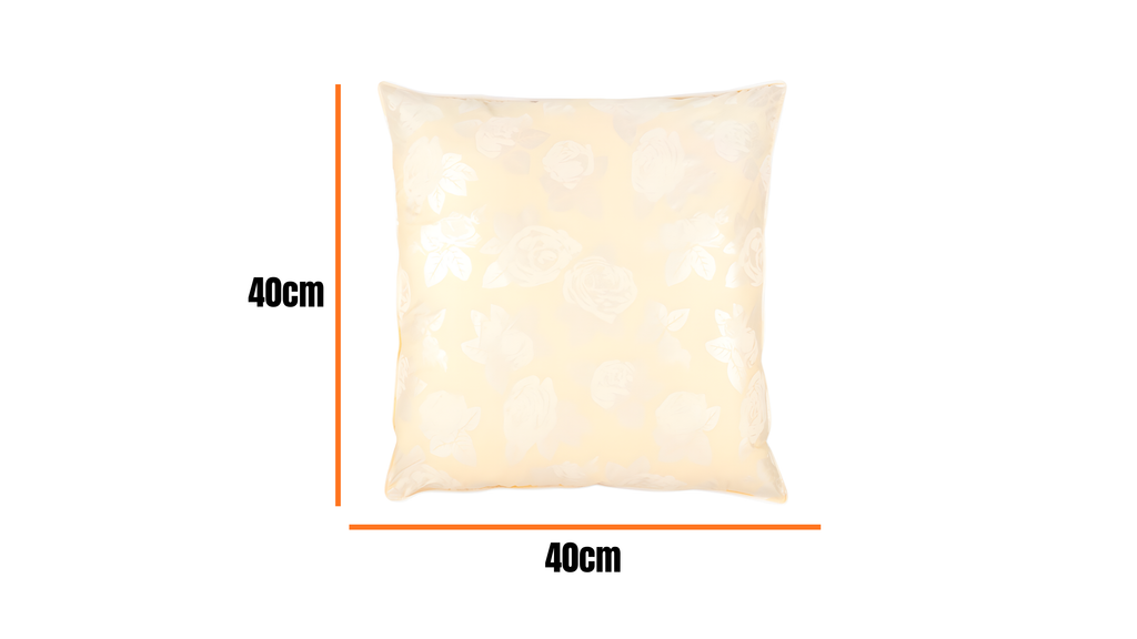 Perna 40x40 cm, Crem cu trandafiri argintii